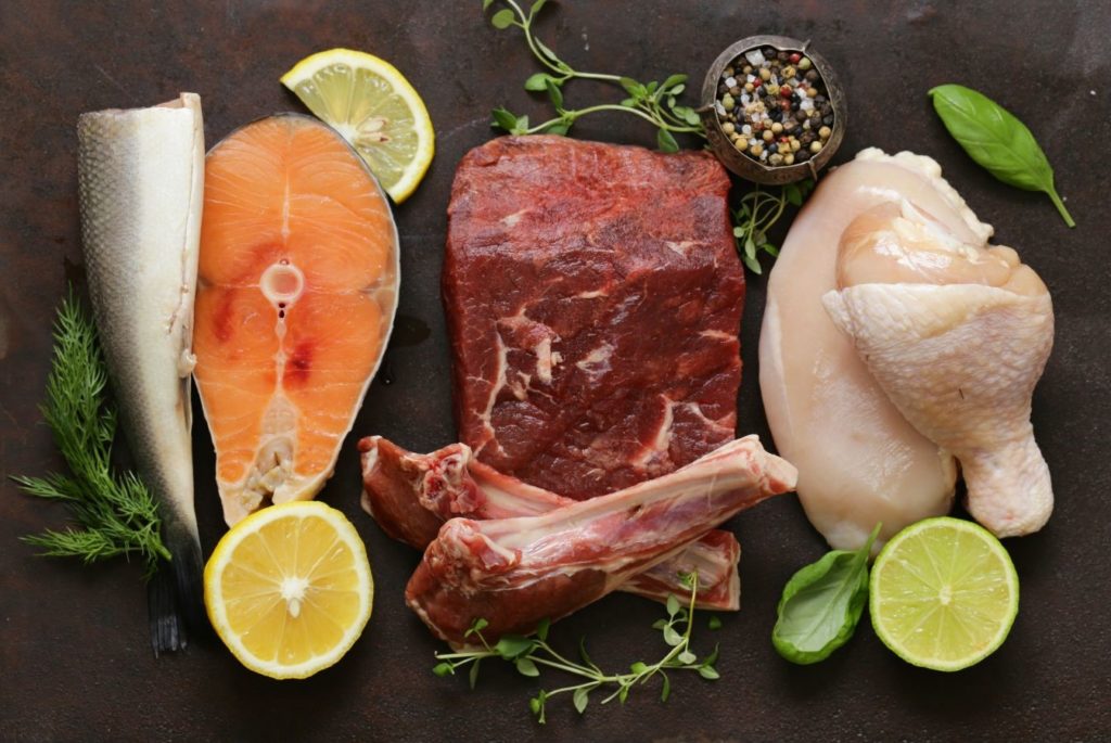 Vstrebávanie železa z mäsa prebieha ľahšie ako z rastlinnej stravy. 